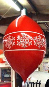 christmas-ornament-parade-balloon